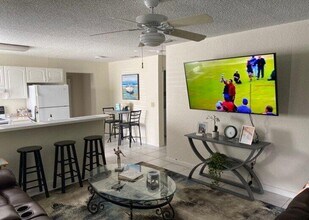 621 NE 3rd Ave in Delray Beach, FL - Building Photo - Building Photo