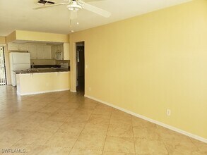 4964 Vincennes St in Cape Coral, FL - Foto de edificio - Building Photo