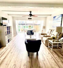 1561 NE 12th Terrace in Jensen Beach, FL - Foto de edificio - Building Photo