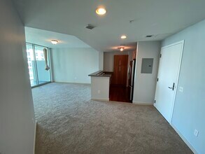 300 S BISCAYNE, Unit 1805 in Miami, FL - Building Photo - Building Photo