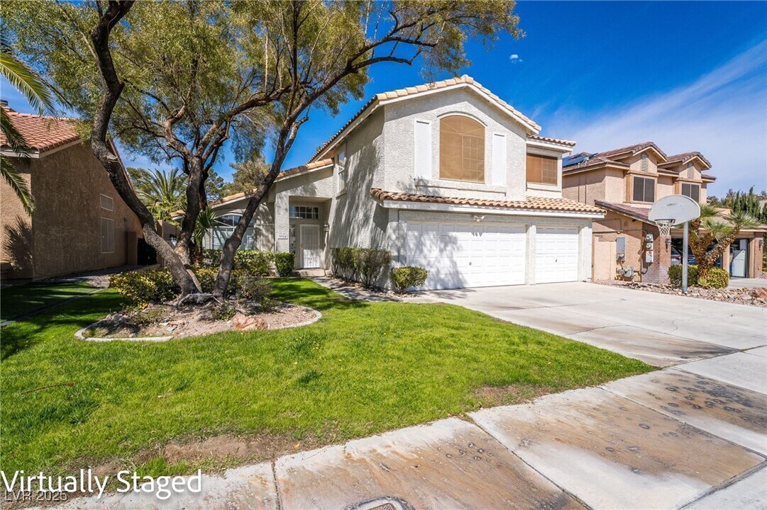 9924 Barrier Reef Dr in Las Vegas, NV - Building Photo