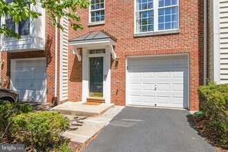 4037 Fairfax Center Hunt Trail in Fairfax, VA - Building Photo - Building Photo