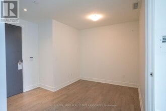 7-3107 Mabelle Ave in Toronto, ON - Building Photo - Building Photo