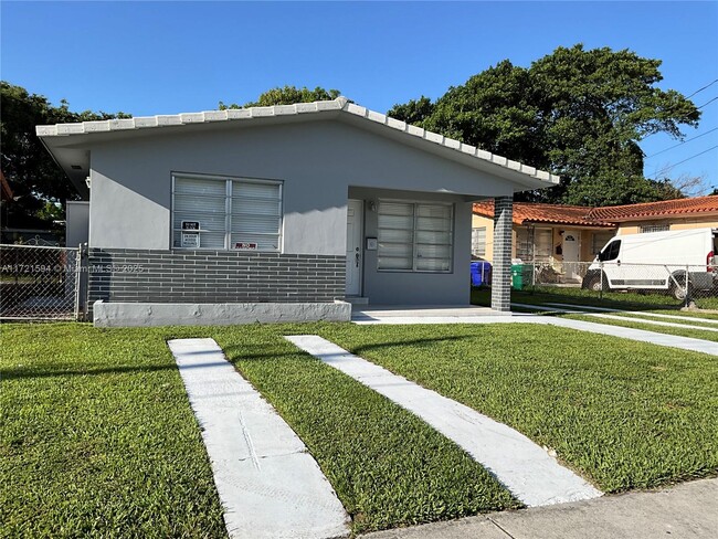 1746 NW 5th St in Miami, FL - Building Photo - Building Photo