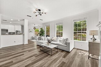 7016 Bending Oak Rd in Austin, TX - Building Photo - Building Photo