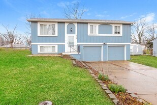 308 NE Knox St in Blue Springs, MO - Building Photo