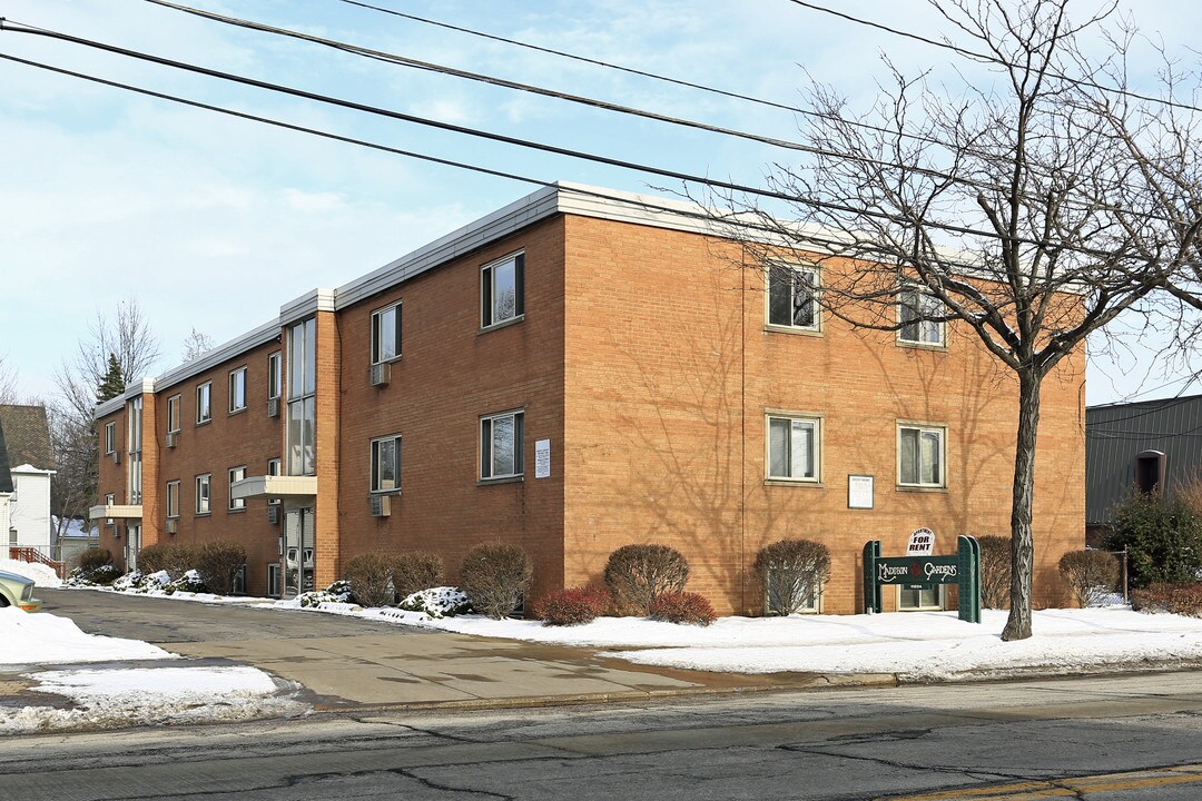 Madison Gardens Apartments in Lakewood, OH - Building Photo
