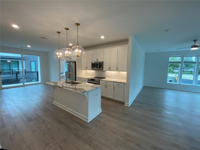 property at 371 Grant Cir SE