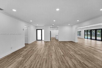 9261 SW 85th St in Miami, FL - Building Photo - Building Photo