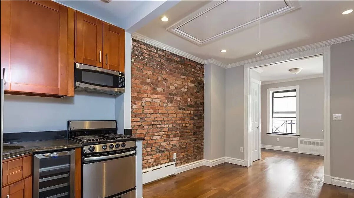 1373 1st Ave., Unit 5 in New York, NY - Building Photo