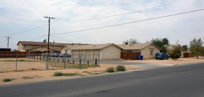 21393 Nisqually Rd in Apple Valley, CA - Foto de edificio - Building Photo