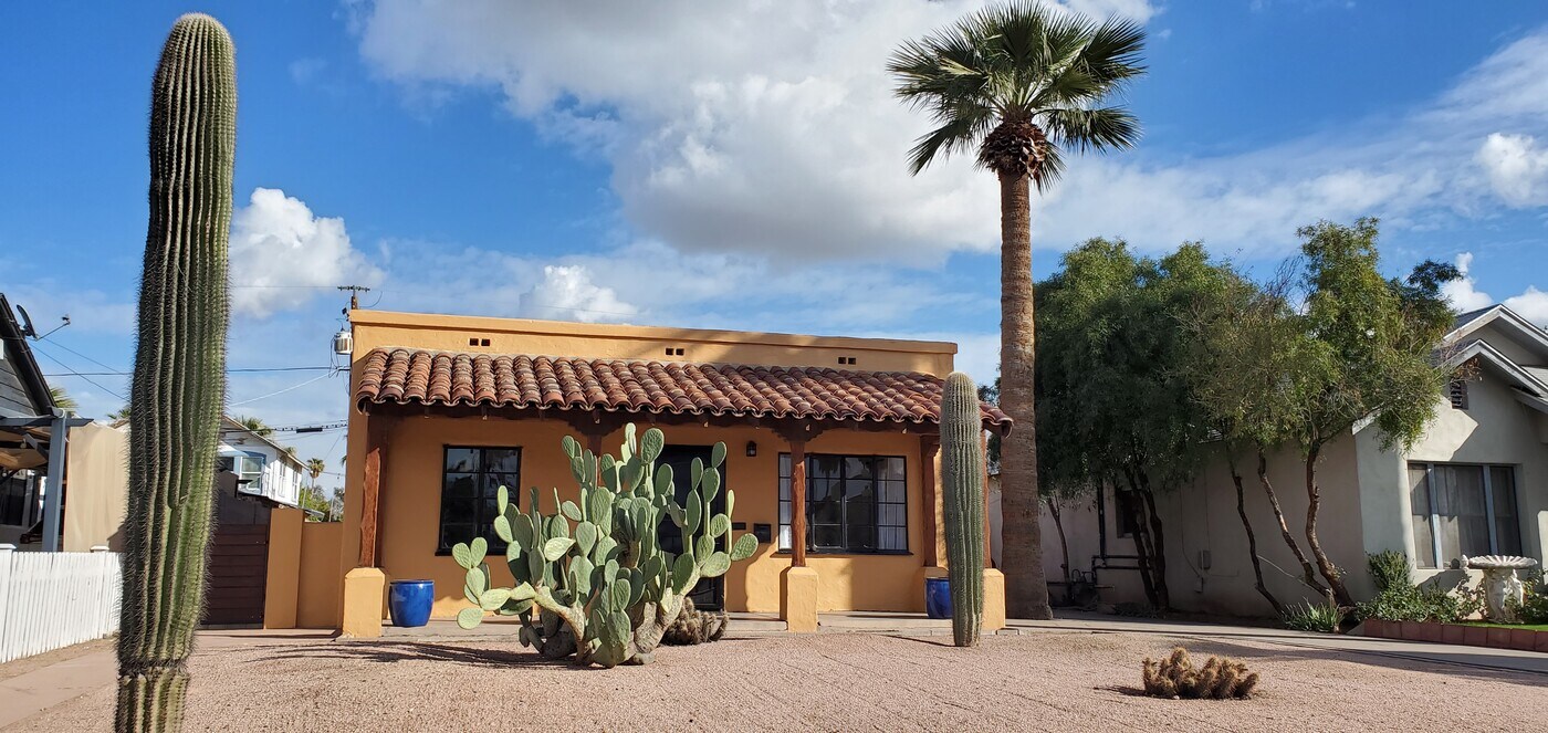 2211 N 12th St in Phoenix, AZ - Building Photo