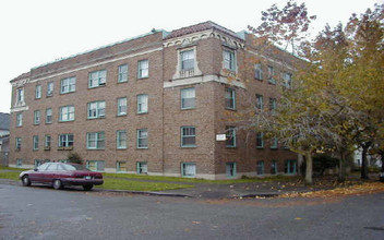 Lauren May Apartments in Seattle, WA - Building Photo - Building Photo