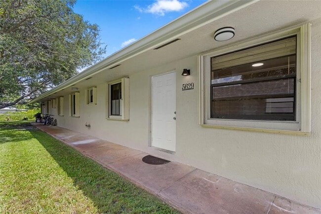 5629 Taft St, Unit 5629 in Hollywood, FL - Foto de edificio - Building Photo