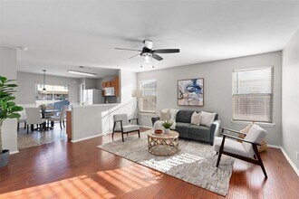 512 Mitchell Dr in Hutto, TX - Building Photo - Building Photo