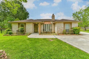 807 Stadium Cir in Friendswood, TX - Building Photo