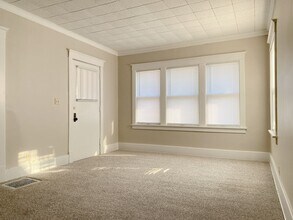 2436 Laurel Ave N in Omaha, NE - Building Photo - Building Photo