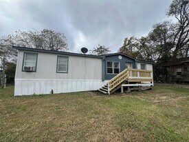 2350 FM 980 in Huntsville, TX - Building Photo