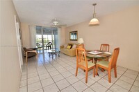 9311 Orange Grove Dr, Unit 406 in Davie, FL - Foto de edificio - Building Photo