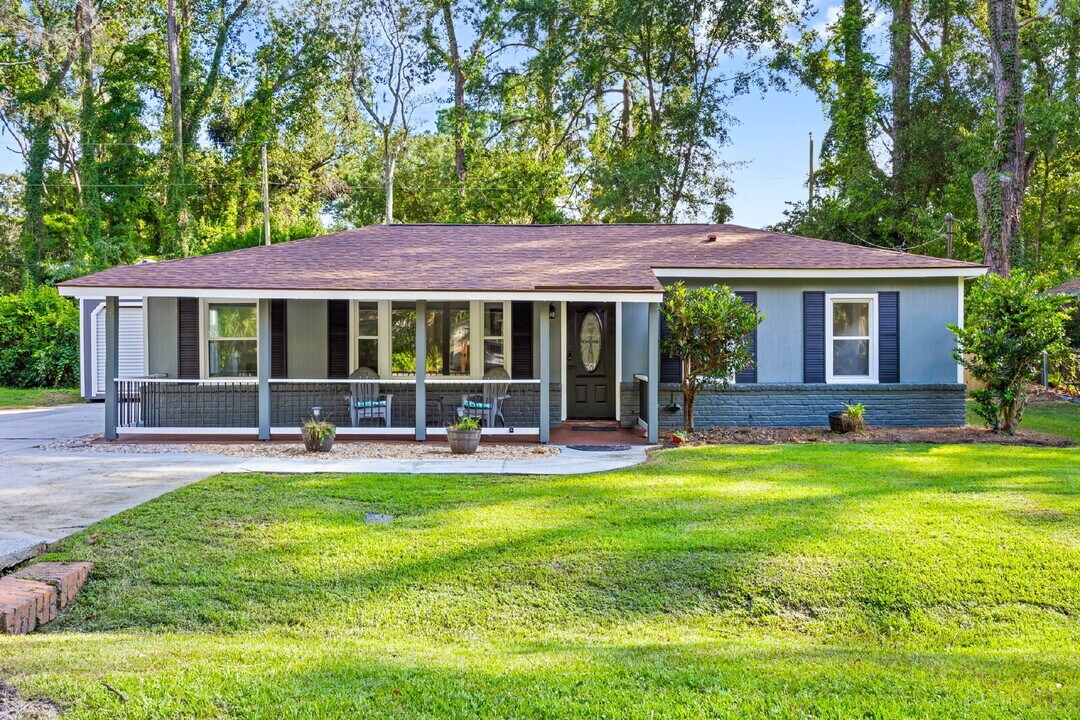 9 Gerald Dr in Savannah, GA - Building Photo