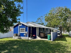 2247 Palm St in Naples, FL - Building Photo - Building Photo