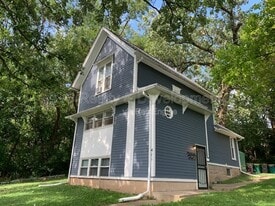 411 Wellington Ave in Elgin, IL - Building Photo