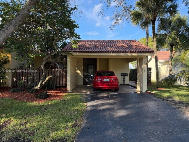 16233 Laurel Dr in Weston, FL - Building Photo - Building Photo