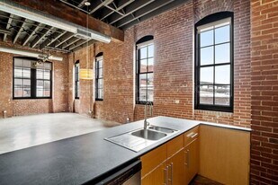 614 S 7th St in St. Louis, MO - Building Photo