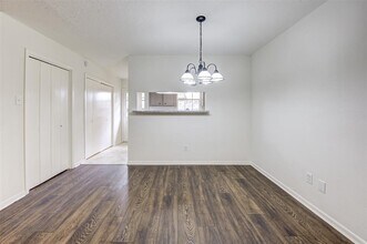 512 Coleman St, Unit A in Conroe, TX - Building Photo - Building Photo