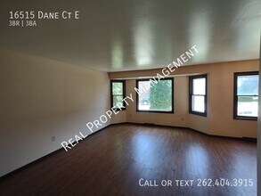 16515 Dane Ct E in Brookfield, WI - Building Photo - Building Photo