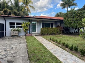 985 NE 115th St in Biscayne Park, FL - Building Photo