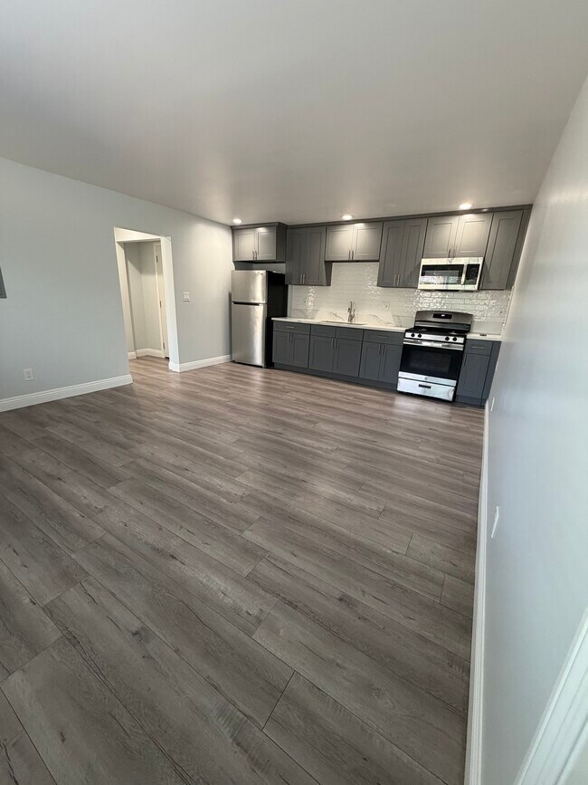 1303 W 109th Pl in Los Angeles, CA - Building Photo - Building Photo