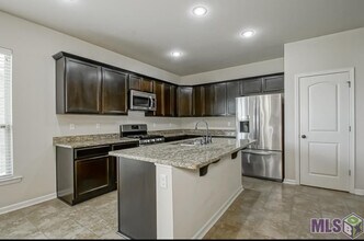 657 Northbrook Dr in Baton Rouge, LA - Foto de edificio - Building Photo