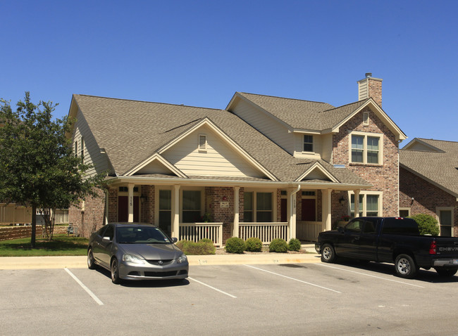 Windemere Townhomes in Pflugerville, TX - Foto de edificio - Building Photo