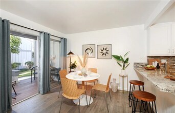 17092 Pacific Coast Hwy in Huntington Beach, CA - Building Photo - Building Photo