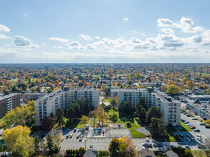 Wilshire West in Hamilton, ON - Building Photo - Building Photo