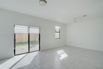 23505 SW 129th Path in Princeton, FL - Foto de edificio - Building Photo
