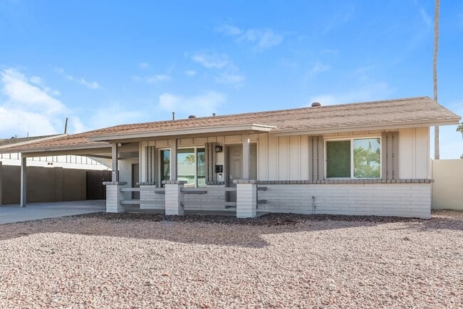 property at 2460 E Manhatton Dr