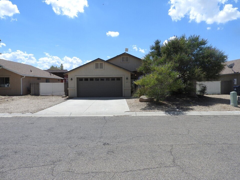 3936 E Potter Ave in Kingman, AZ - Building Photo