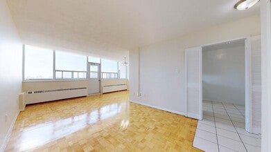 100 York Gate Blvd in Toronto, ON - Building Photo - Building Photo