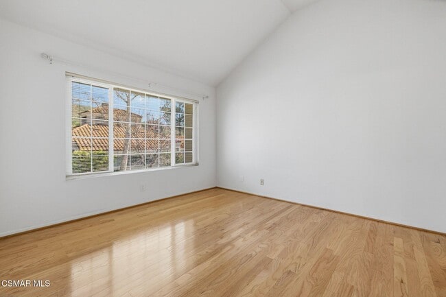 4240 Lost Hills Rd in Agoura Hills, CA - Foto de edificio - Building Photo