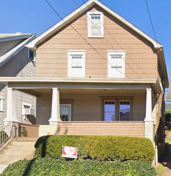 2809 Riverview St in McKeesport, PA - Building Photo