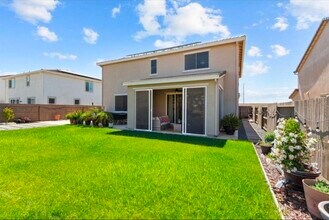 2851 Ski Bch St in Manteca, CA - Building Photo - Building Photo