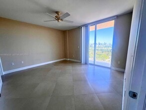 2425 SW 27th Ave, Unit 1004 in Miami, FL - Foto de edificio - Building Photo