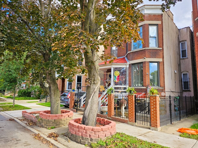 property at 3643 S Hamilton Ave