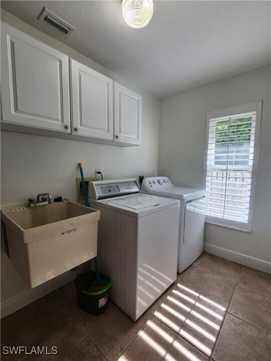 5930 Spanish Oaks Ln in Naples, FL - Building Photo