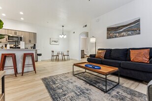 9450 W Cabela Dr, Unit SI ID1054666P in Glendale, AZ - Building Photo