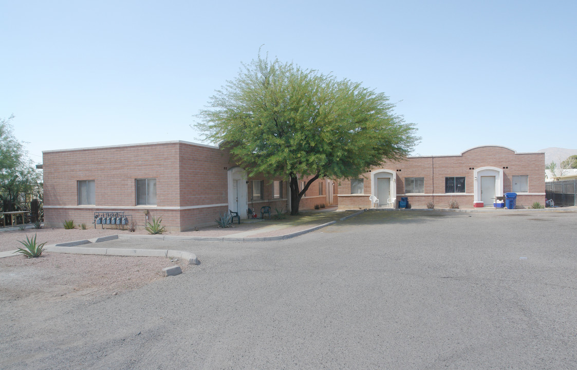 1233 E Halcyon Rd in Tucson, AZ - Building Photo