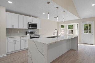 335 Haymarket Ln in Houston, TX - Building Photo