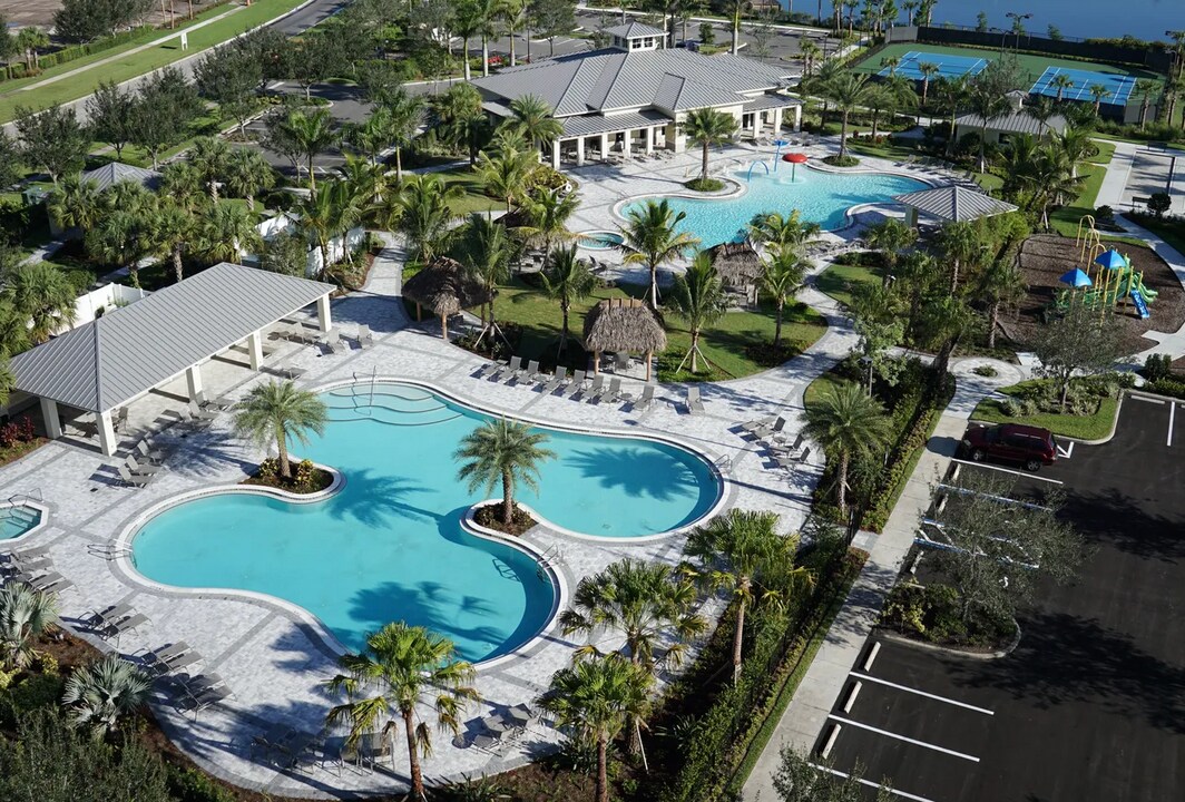 2776 Blossom Wy in Naples, FL - Building Photo